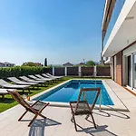 Sheley With Private Heated Pool-split *