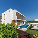 Sheley With Private Heated Pool-split Villa Kaštela