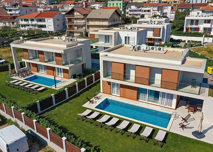 Sheley With Private Heated Pool-split