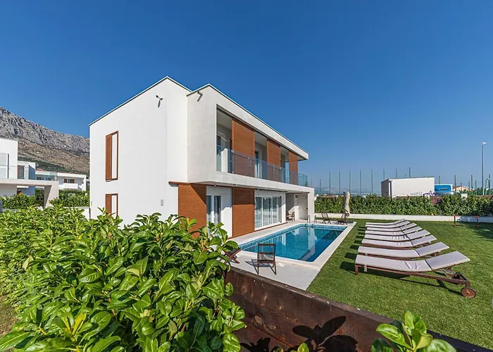 Sheley With Private Heated Pool-split Vila Kaštela
