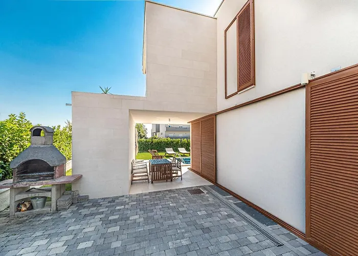 Sheley With Private Heated Pool-split