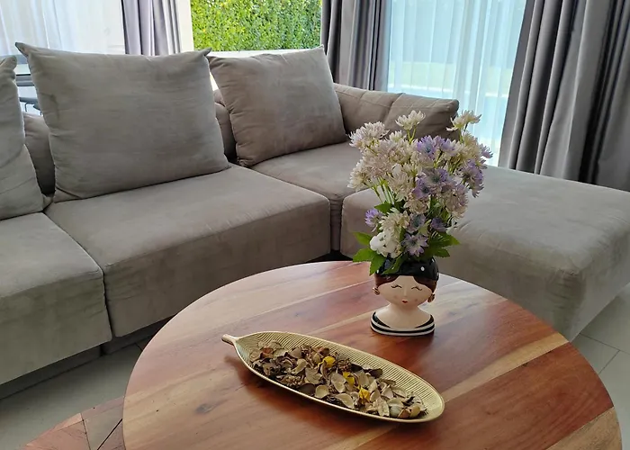 Sheley With Private Heated Pool-split