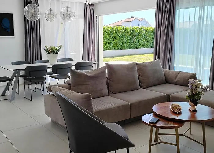 Sheley With Private Heated Pool-split Vila *