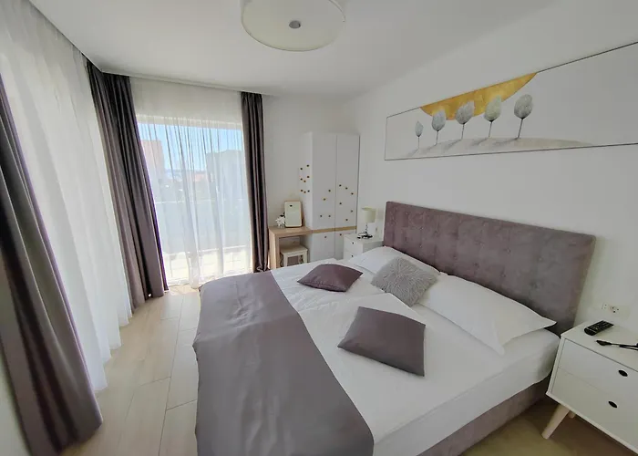 Sheley With Private Heated Pool-split *
