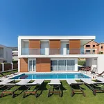 Villa Sheley With Private Heated Pool-split