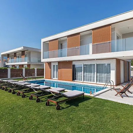 Luxury Sheley With Private Heated Pool-split Villa Kastela