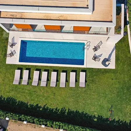 Luxury Sheley With Private Heated Pool-split Willa *