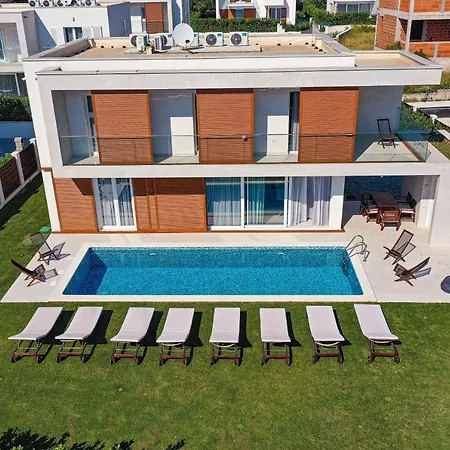 Villa Luxury Sheley With Private Heated Pool-split *
