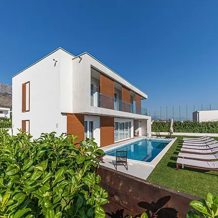 Sheley With Private Heated Pool-split Villa Kaštela