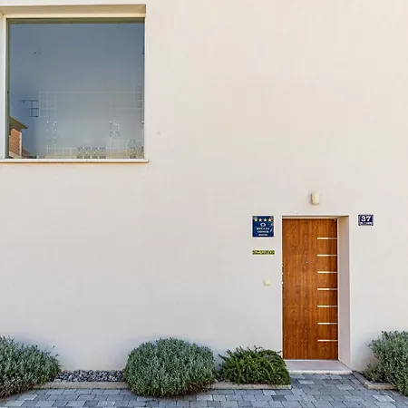 Villa Sheley With Private Heated Pool-split