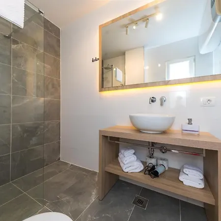 Luxury Sheley With Private Heated Pool-split * Kastela