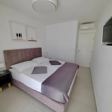 Вілла Sheley With Private Heated Pool-split Каштела