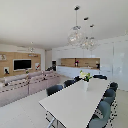 Luxury Sheley With Private Heated Pool-split Kastela