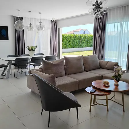 Luxury Sheley With Private Heated Pool-split Villa *