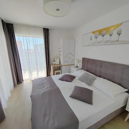 Luxury Sheley With Private Heated Pool-split *
