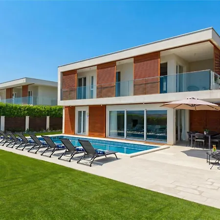 Βίλα Sheley With Private Heated Pool-split Kaštela