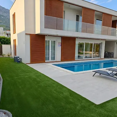 Вілла Sheley With Private Heated Pool-split