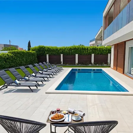 Vila Sheley With Private Heated Pool-split *