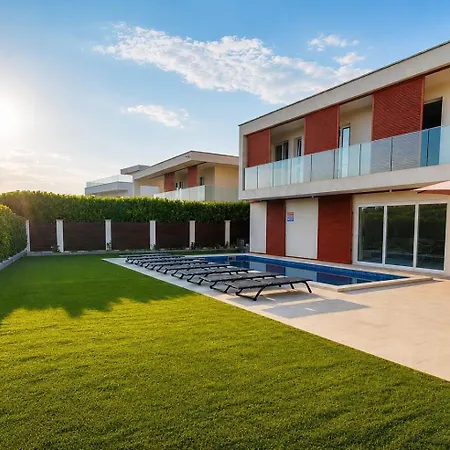 Sheley With Private Heated Pool-split *