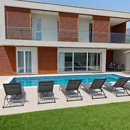 Vila Sheley With Private Heated Pool-split *