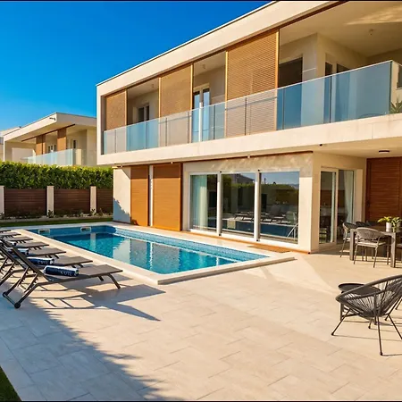 Sheley With Private Heated Pool-split Vila Kaštela