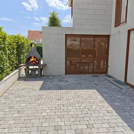 Sheley With Private Heated Pool-split Каштела