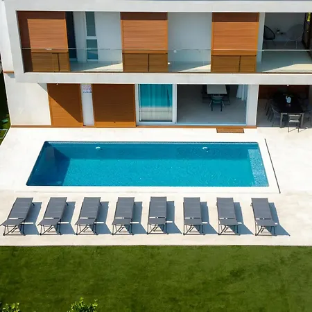 Вілла Sheley With Private Heated Pool-split Каштела