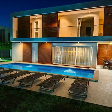 Sheley With Private Heated Pool-split * Каштела