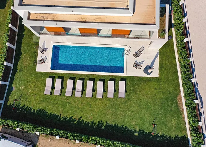 Sheley With Private Heated Pool-split Villa *