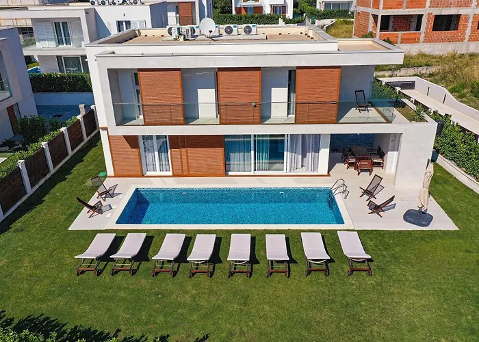 Villa Sheley With Private Heated Pool-split *