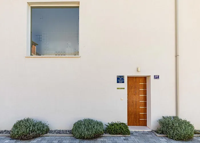 Villa Sheley With Private Heated Pool-split